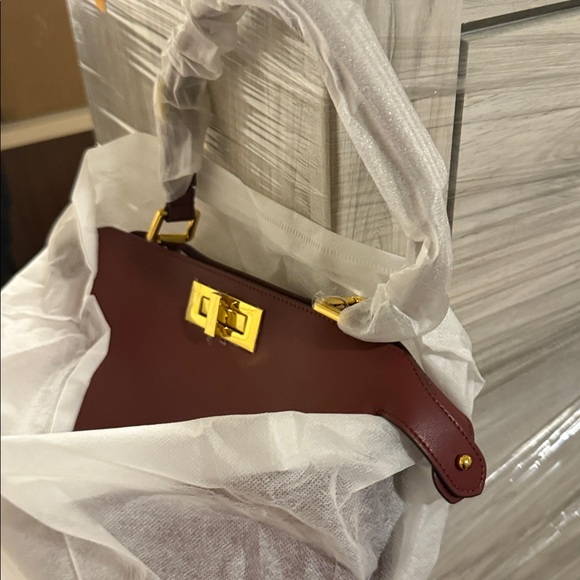 Elegant Burgundy peekaboo genuine Leather Handbag NEW - Picture 4 of 13